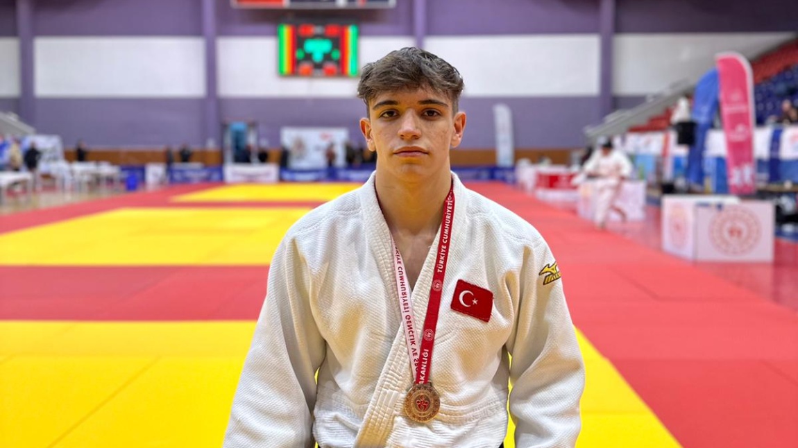 Öğrencimiz Arda Taha YAVUZ JUDO Gençler Türkiye Şampiyonu Oldu
